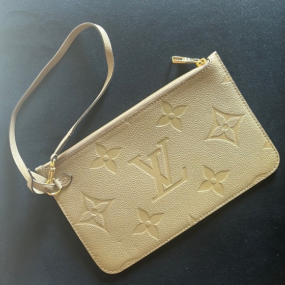 Bundle ✨ Authentic Louis Vuitton Wrist Clutches ONLY - Picture 4 of 8